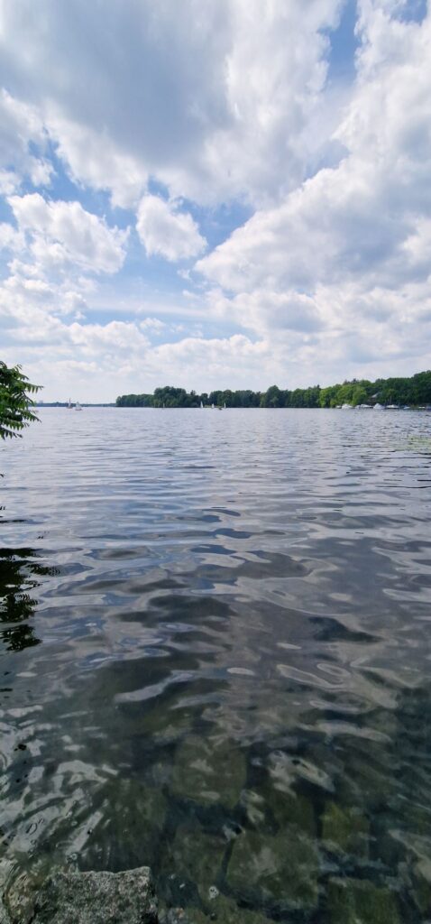 A stroll along the lake